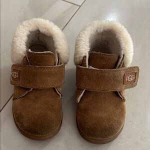 Toddler UGG Tan Kids Boots with Shearling Detail-6C